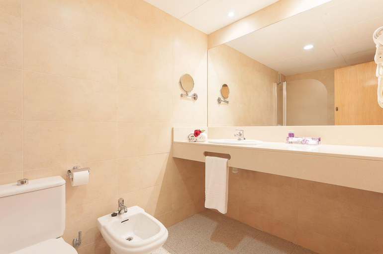 Bathroom 4, Beverly Park, Girona