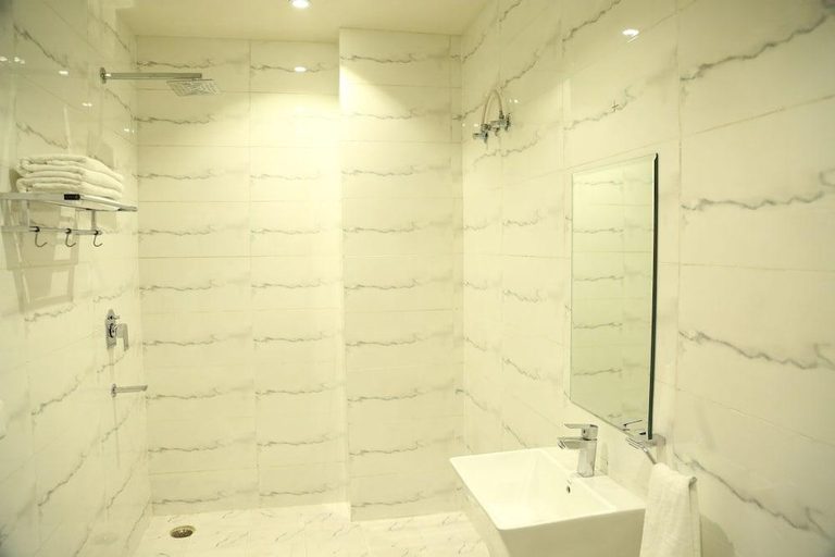 Bathroom 4, Hotel Bhumi Residency Panipat, Panipat