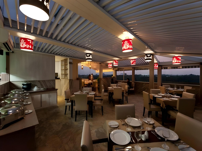 Food & Drinks, Hotel New Leaf, Pune