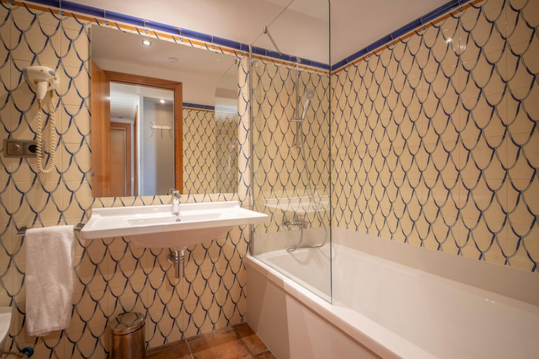 Bathroom 5, Hotel La Grava, Tarragona