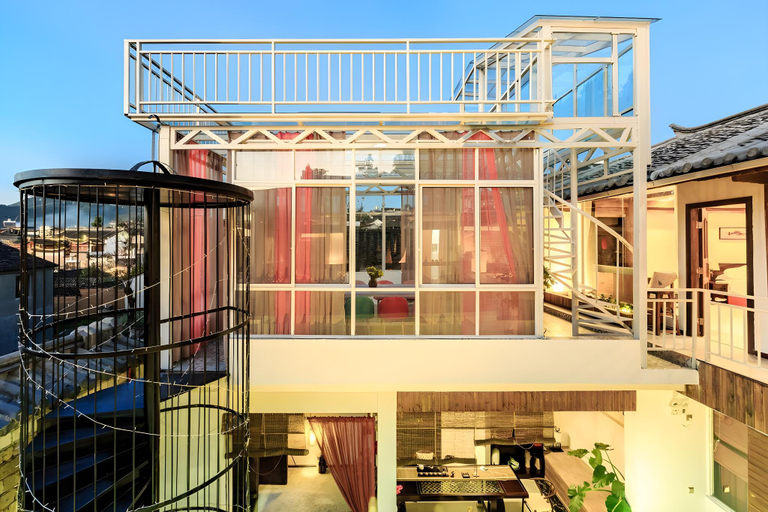 Exterior & Views