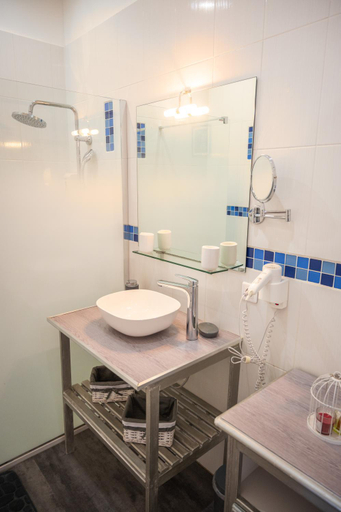 Bathroom 2, Les Jardins de Mazamet Bed & Breakfast, Tarn