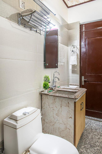 Bathroom 3, The Tikker, Shimla