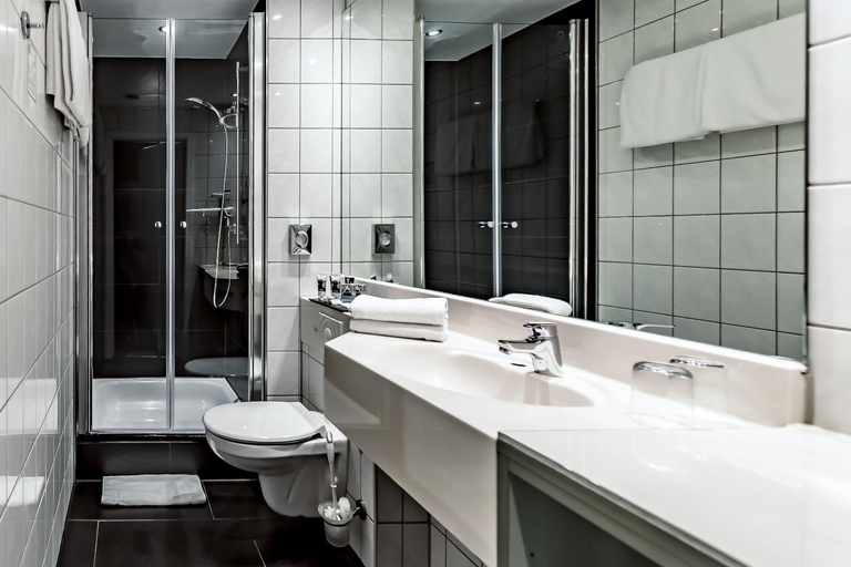 Bathroom 5, Mercure Hotel Frankfurt City Messe, Frankfurt am Main