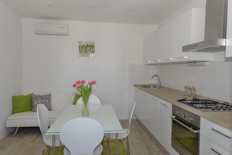 Others 5, Villa Jelena, Makarska