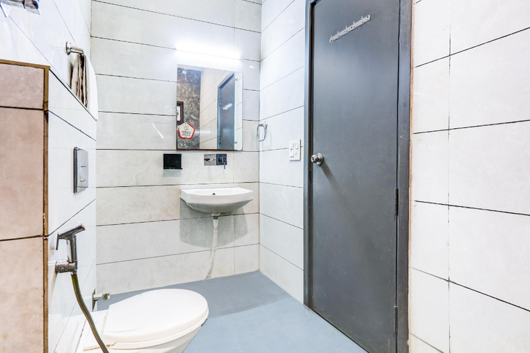 Bathroom, Super Townhouse Rohini Sector 23, Delhi