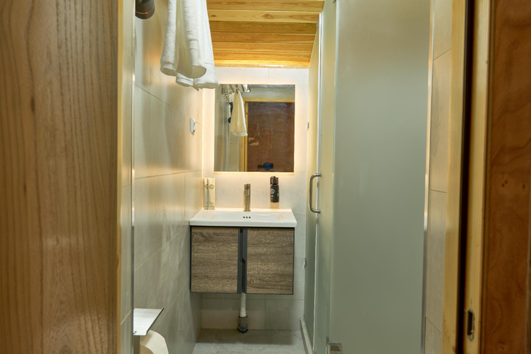 Bathroom 4, Pristine Hotel, Bishkek