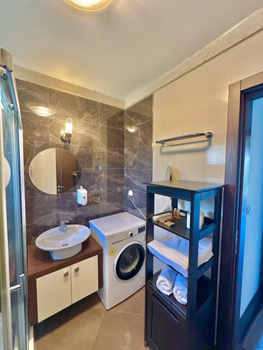 Bathroom 5, Imren Han Hotel, Çeşme