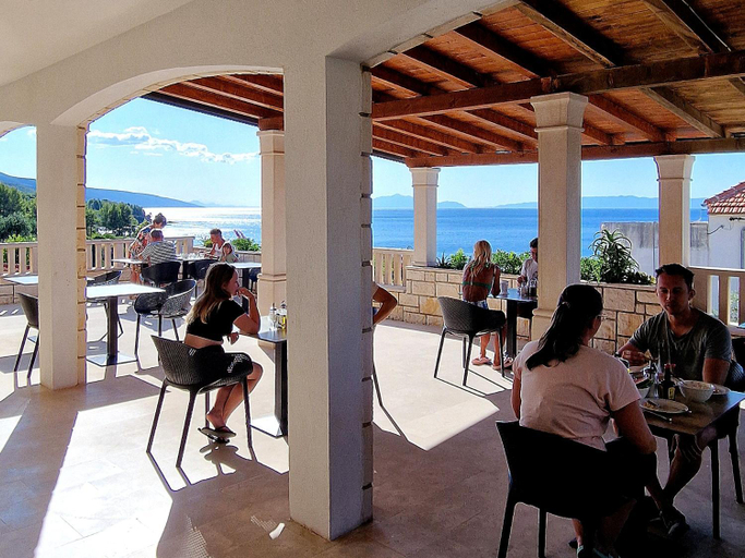 Food & Drinks 2, Pansion Braco, Jelsa