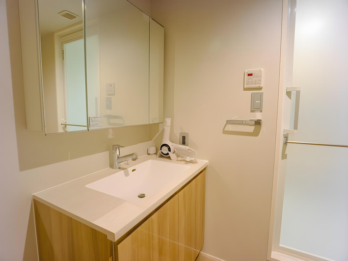 Bathroom 4, GRAND BASE Hakata Sumiyoshi, Fukuoka