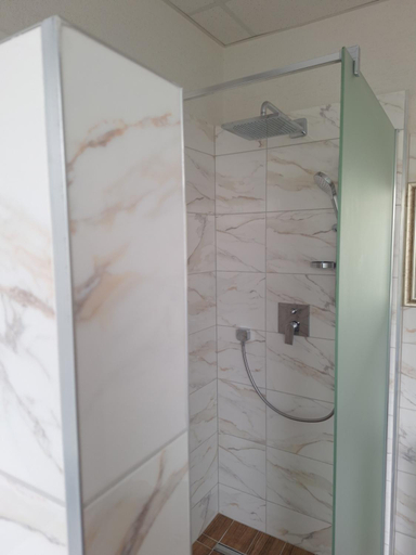 Bathroom 3, Apartmanovy dom Stummerova, Topolcany