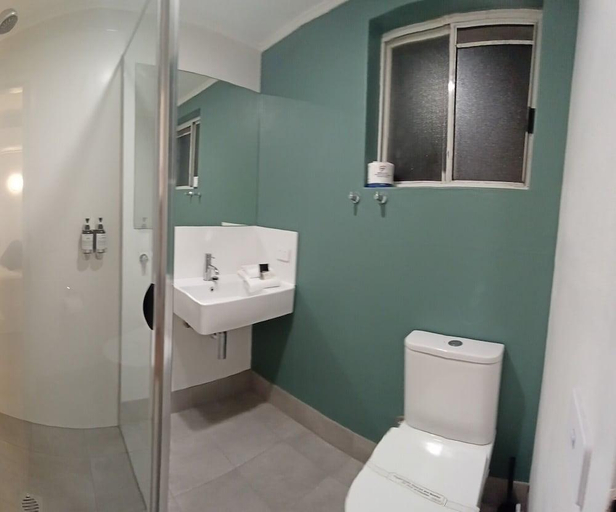Bathroom 4, Bay House Motel, Wyong - South and West
