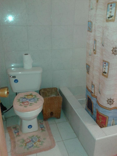 Bathroom 3, Reposoir du Village, Port-Salut