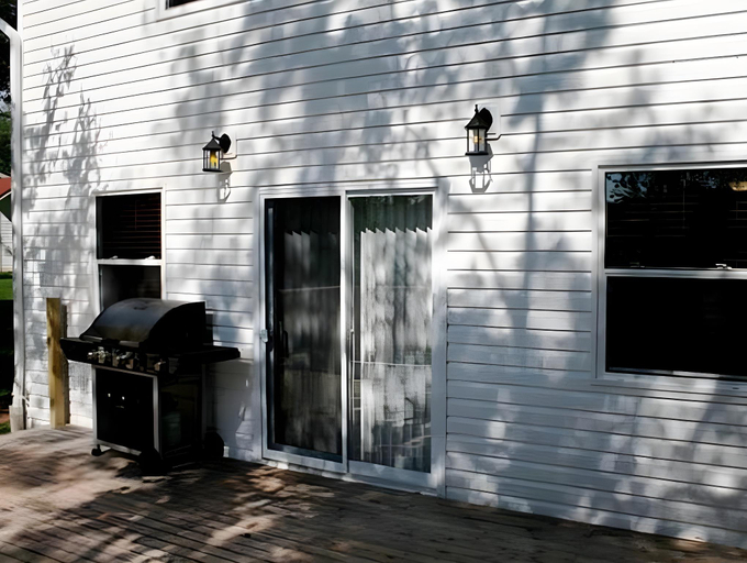 Exterior & Views