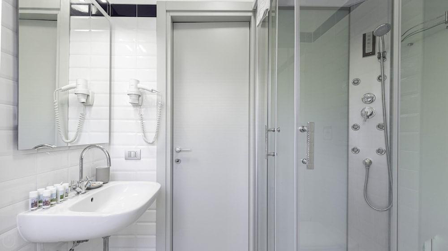 Bathroom 4, Italianway Collection - Corso Venezia 7, Milano