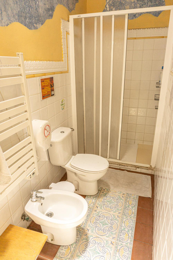 Bathroom 5, Hostel Albergue La Casa Encantada, Santa Cruz de Tenerife