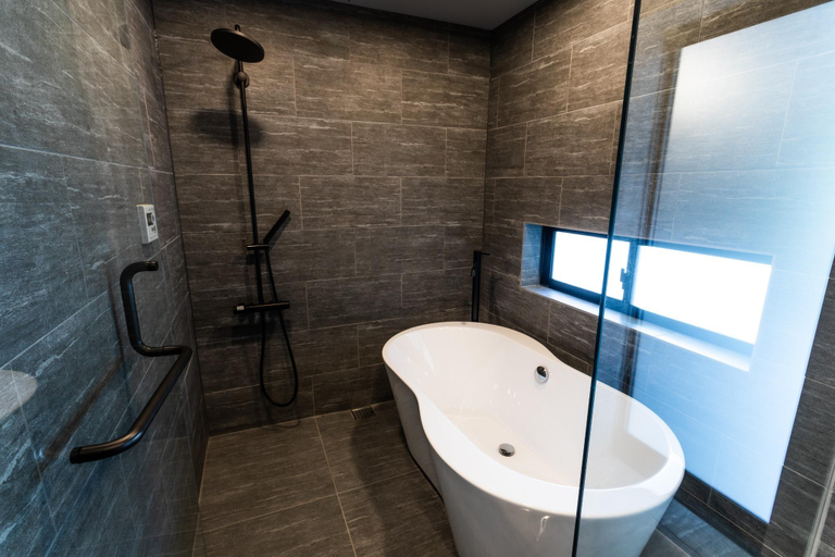 Bathroom 4, RYUKYU BREEZE 1棟貸し 天然ビーチまで徒歩30秒 プライベートプール付きVilla 北部, Nago