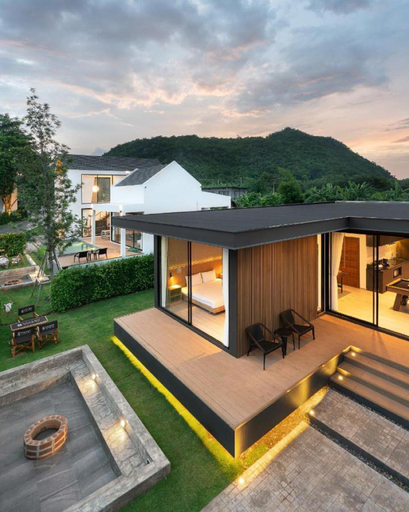 Exterior & Views