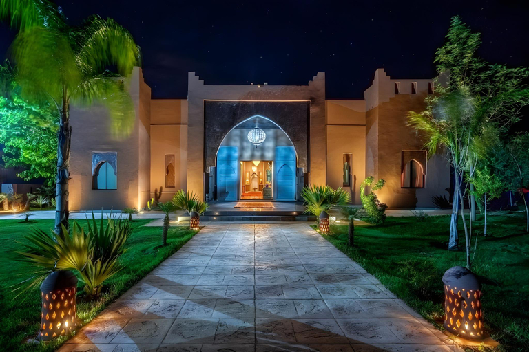 Exterior & Views
