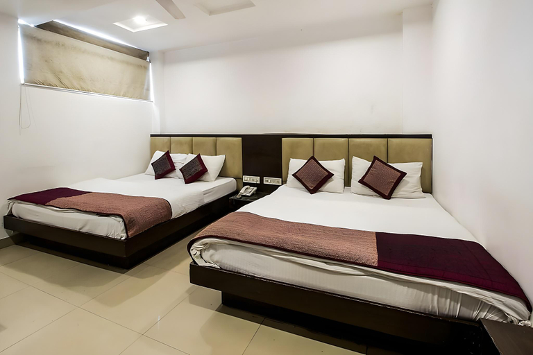 2, Hotel Srivinayak, Delhi