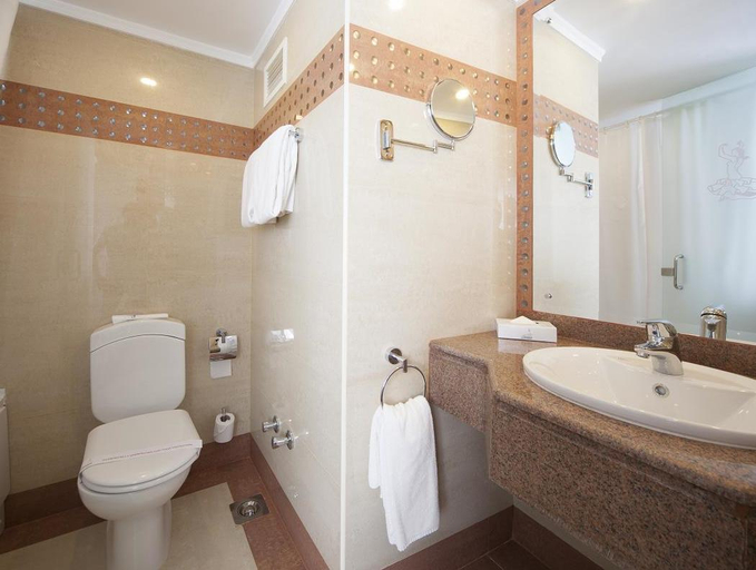 Bathroom 4, Flamenco Hotel Cairo, Al-'Ajuzah