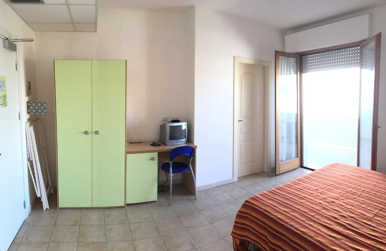 Bedroom 2, Residence Hotel Claudia, Teramo