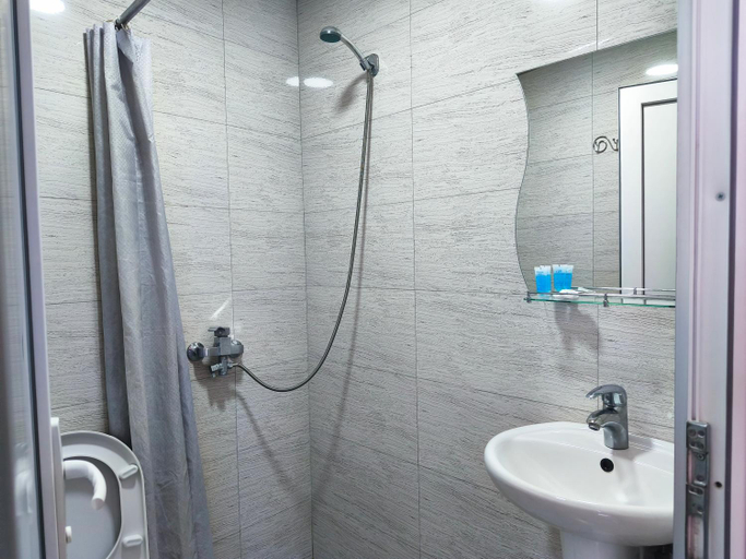Bathroom 4, Apartment Panorama, Tbilisi