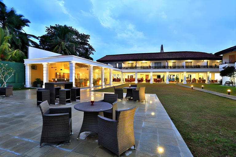 Exterior & Views