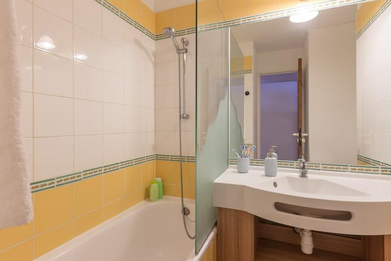 Bathroom 4, Residence Pierre & Vacances Les Sentiers du Tueda, Savoie