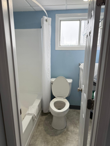 Bathroom 4, Cape Sands Inn, Barnstable
