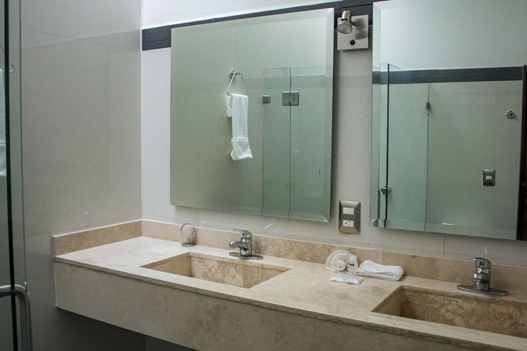 Bathroom 3, La Loma Suites, José Azueta