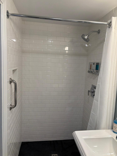 Bathroom 4, Harbor Inn, York