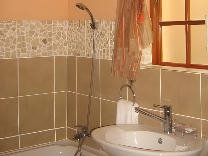 Bathroom 2, Ledimor Guesthouse, Capricorn