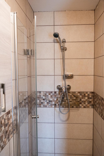 Bathroom 2, Adventure Farm, Štore