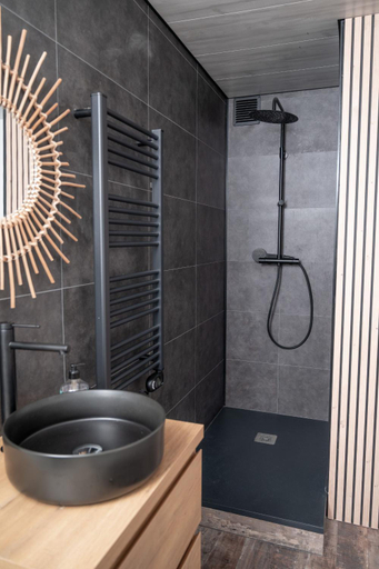 Bathroom, Pintxos, Liège