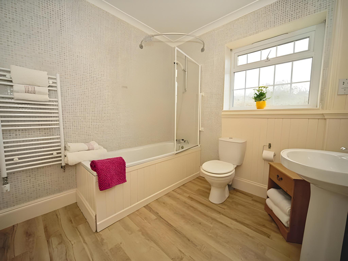 Bathroom 3, Down Ende Bed & Breakfast, Cornwall