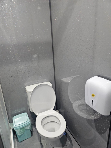 Bathroom 5, R S Hostels - leeds, Leeds