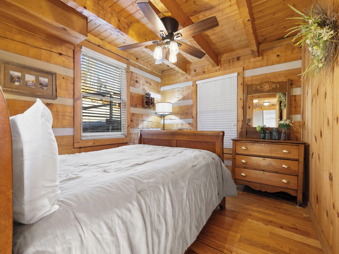 Bedroom 2, Little Bear Lookout by Jackson Mountain Rentals, Sevier