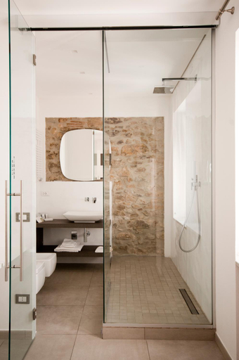 Bathroom 2, Cinque Terre Coast to Coast, La Spezia