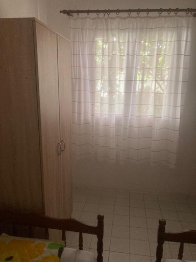 Bedroom 2, Studios Annie
