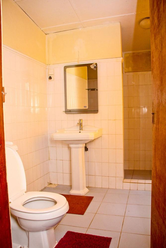 Bathroom 3, Chelthnam Bungalow, Nuwara Eliya
