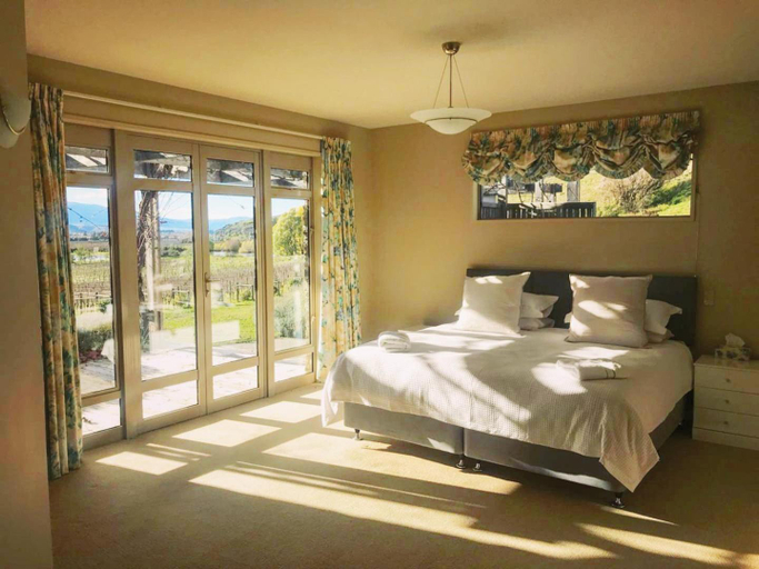 Bedroom 4, Falcon, Central Otago