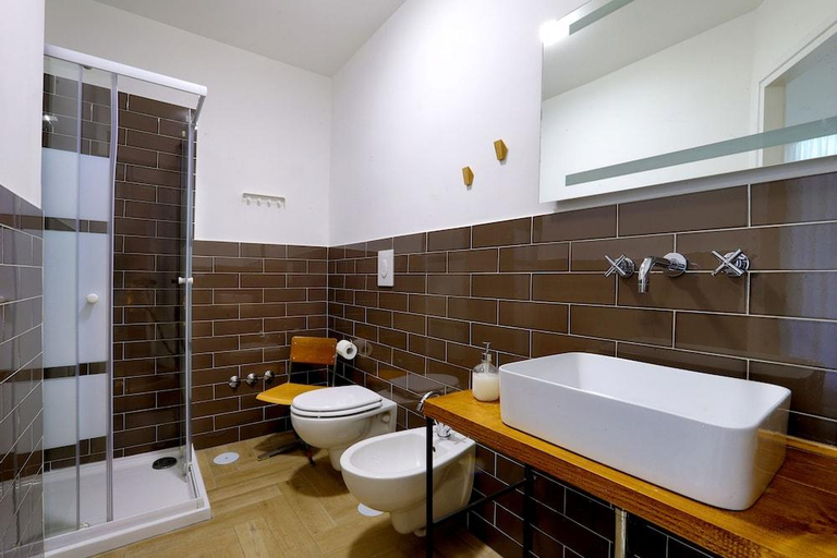 Bathroom 5, Palazzo Bevilacqua Napoli B&B, Napoli