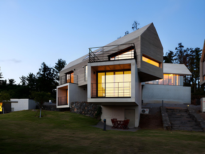 Exterior & Views