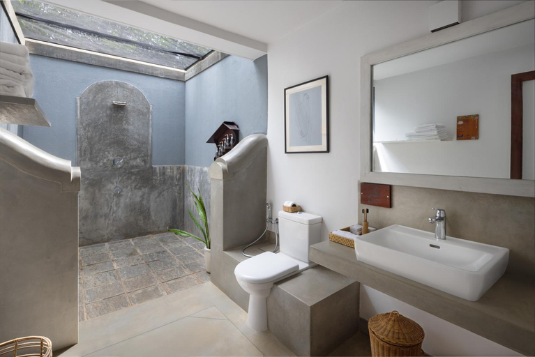 Bathroom 5, Ravana Garden, Ambalanthota