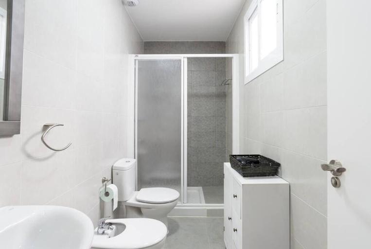 Bathroom 3, Teatro Plaza Apartments, Málaga