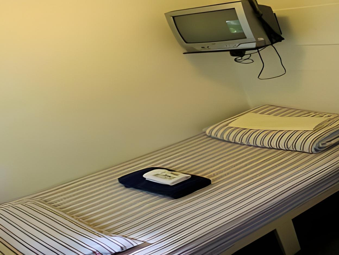 Bedroom 3, Microtel Backpackers, Hamilton