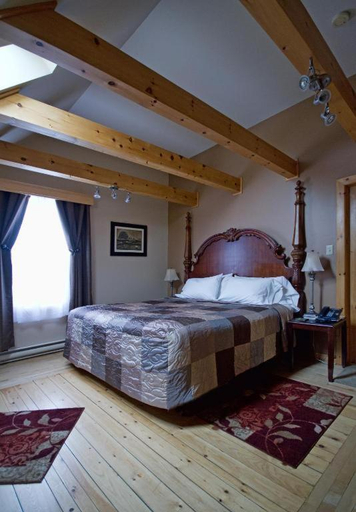 Bedroom 2, MacKenzie's Motel & Cottages, Shelburne