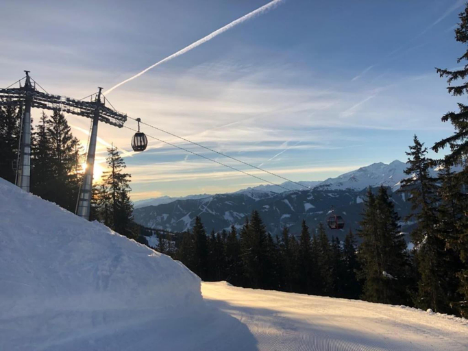 Others 4, Chalet in Saalbach near Ski Slopes, Zell am See