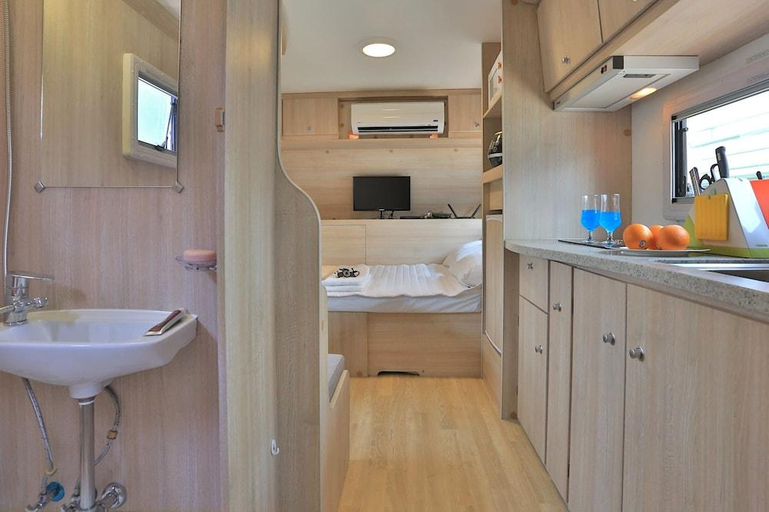Bathroom 3, Poseidon Caravan, Gapyeong